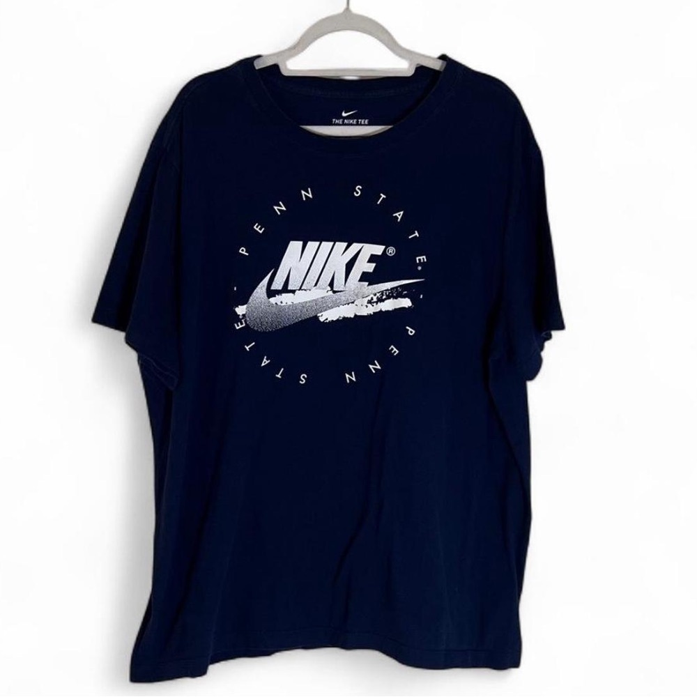 Nike Men's Navy Blue Graphic T-Shirt